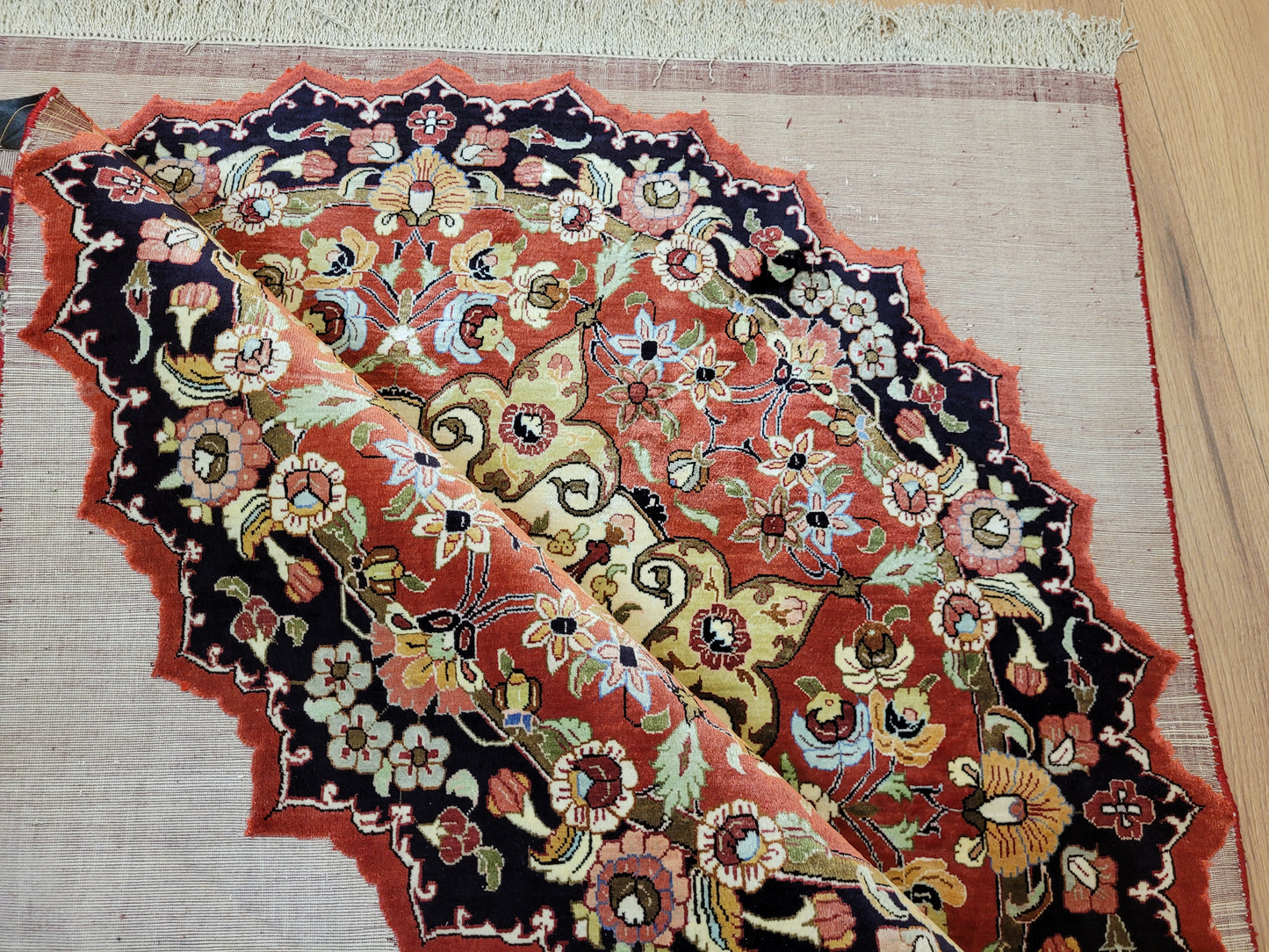 Ghom Teppich Seide fein rundes Medaillon florales Muster