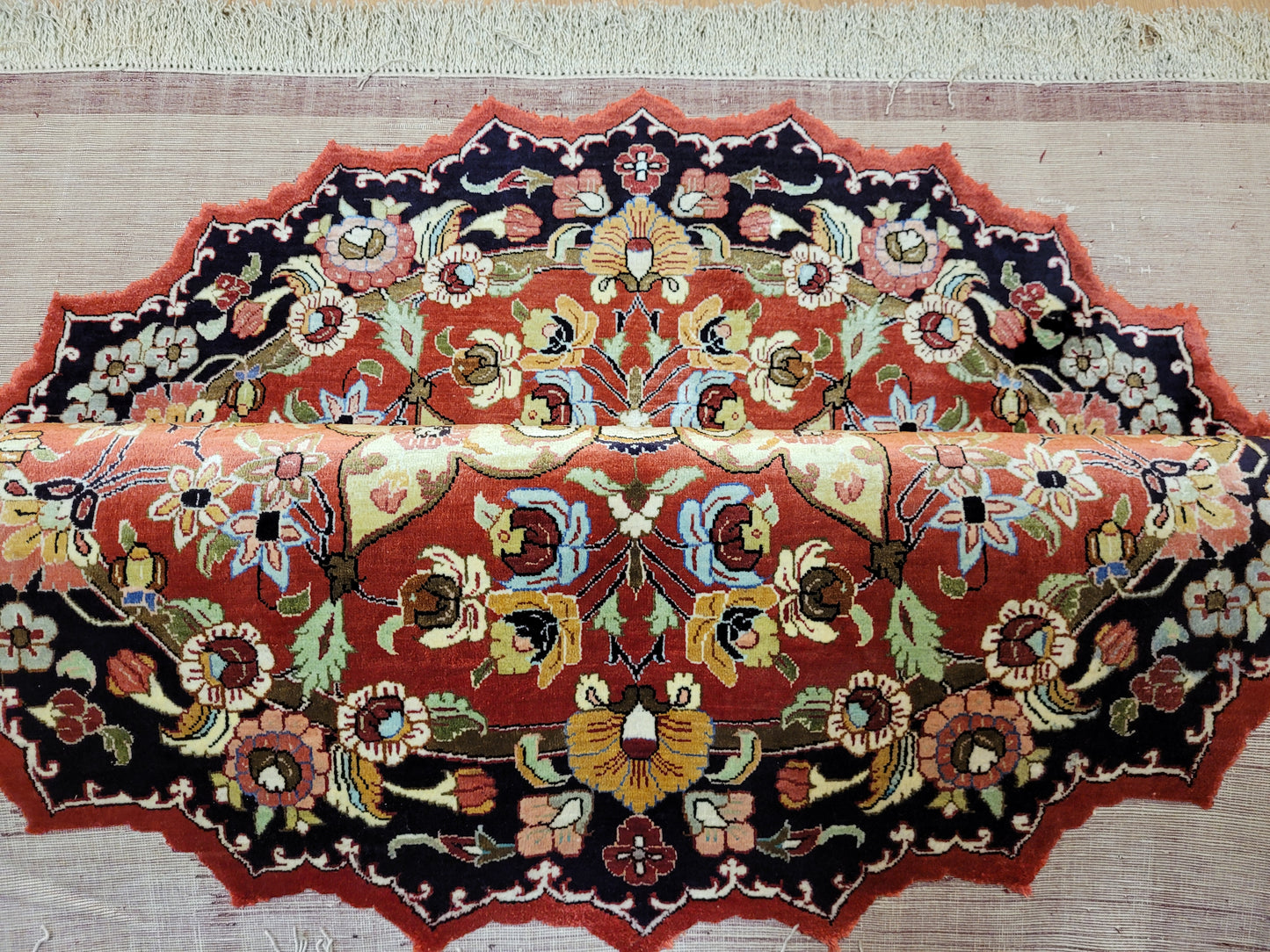 Ghom Teppich Seide fein rundes Medaillon florales Muster