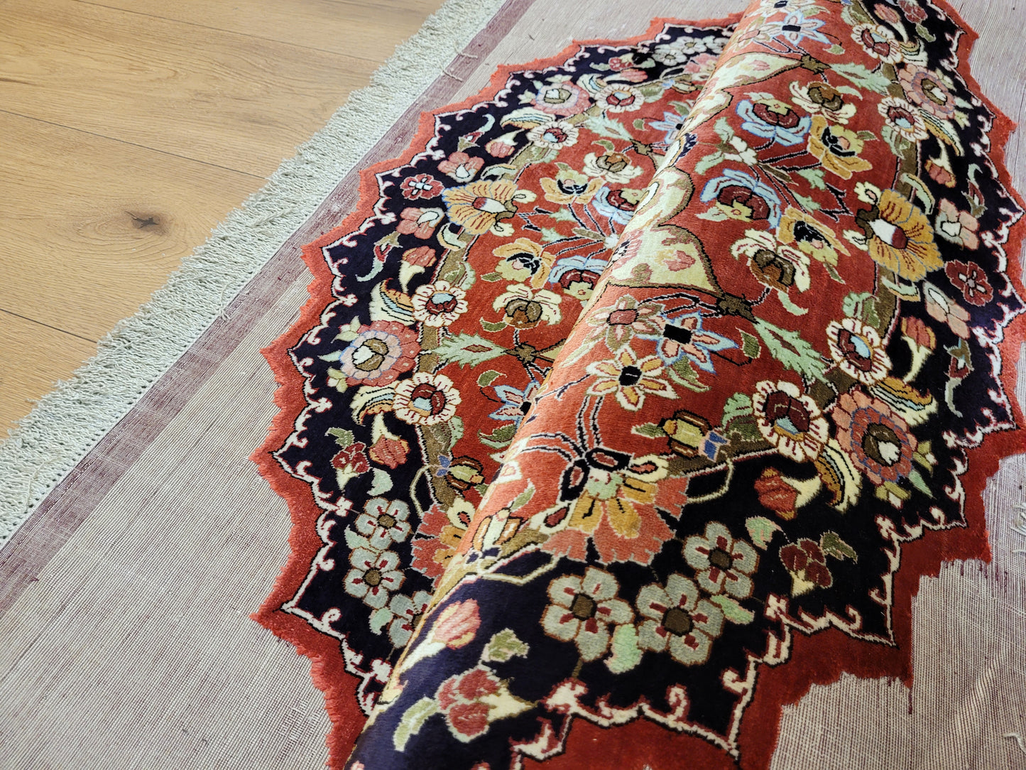 Ghom Teppich Seide fein rundes Medaillon florales Muster