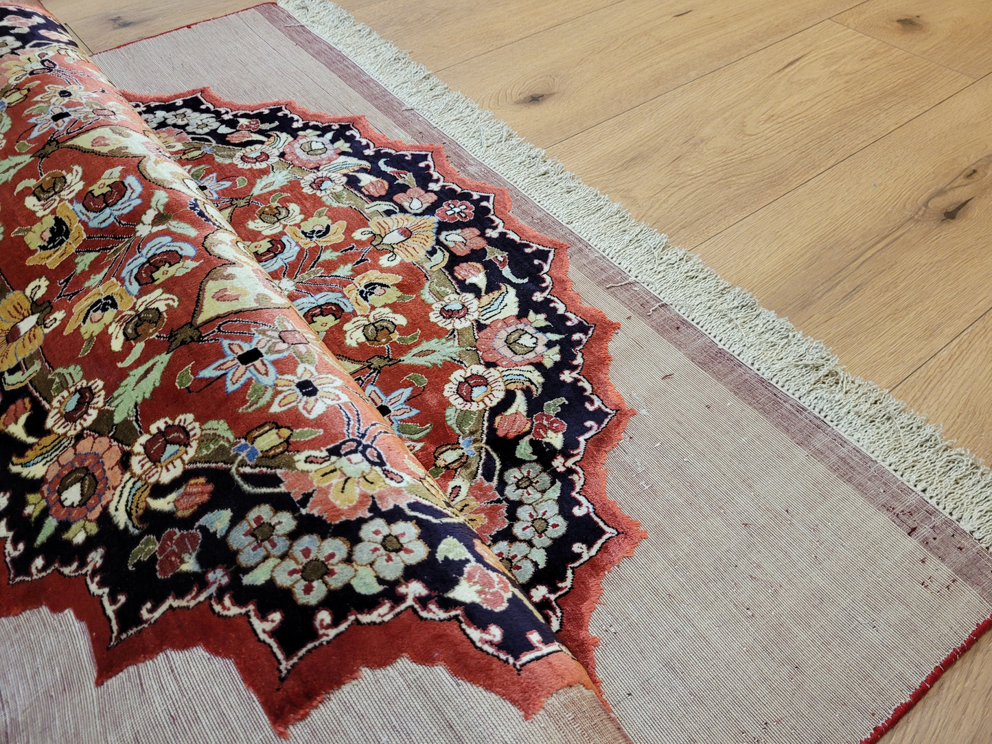 Ghom Teppich Seide fein rundes Medaillon florales Muster