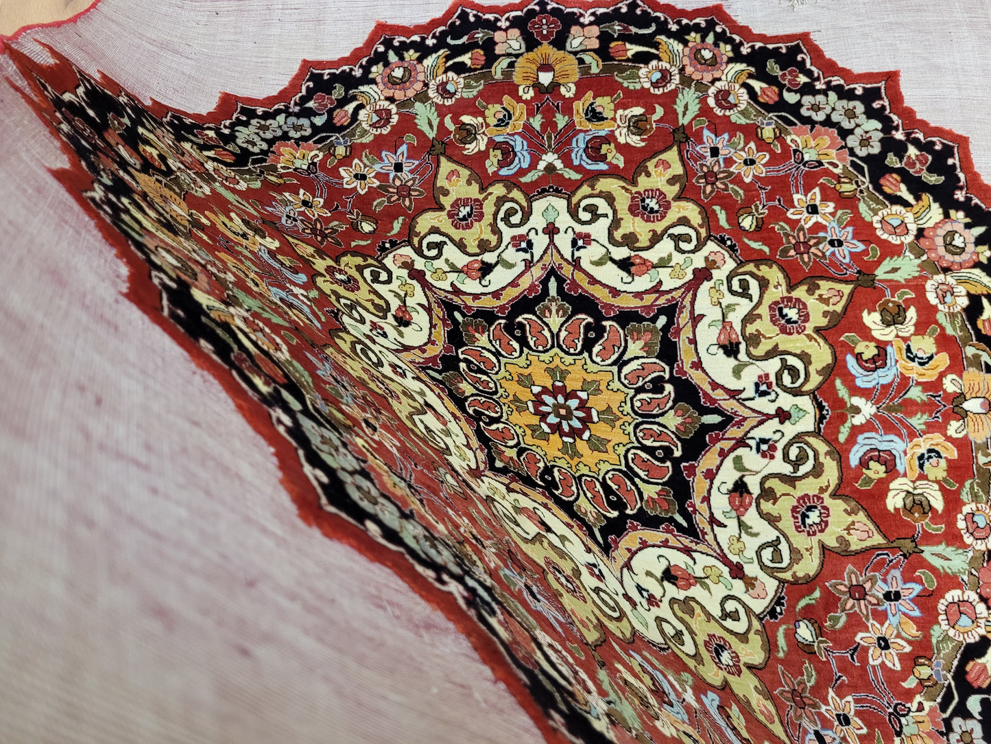 Ghom Teppich Seide fein rundes Medaillon florales Muster