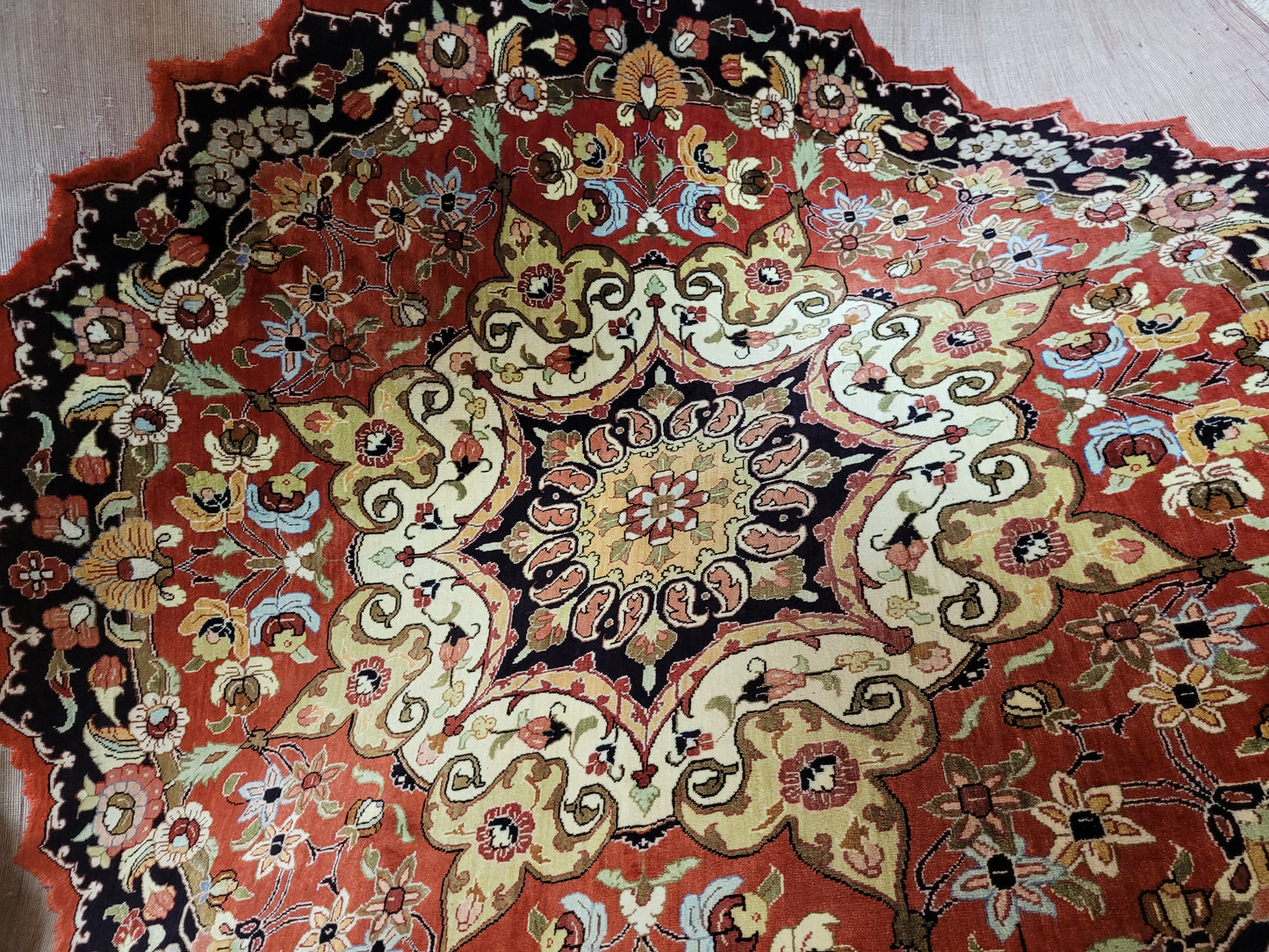 Ghom Teppich Seide fein rundes Medaillon florales Muster