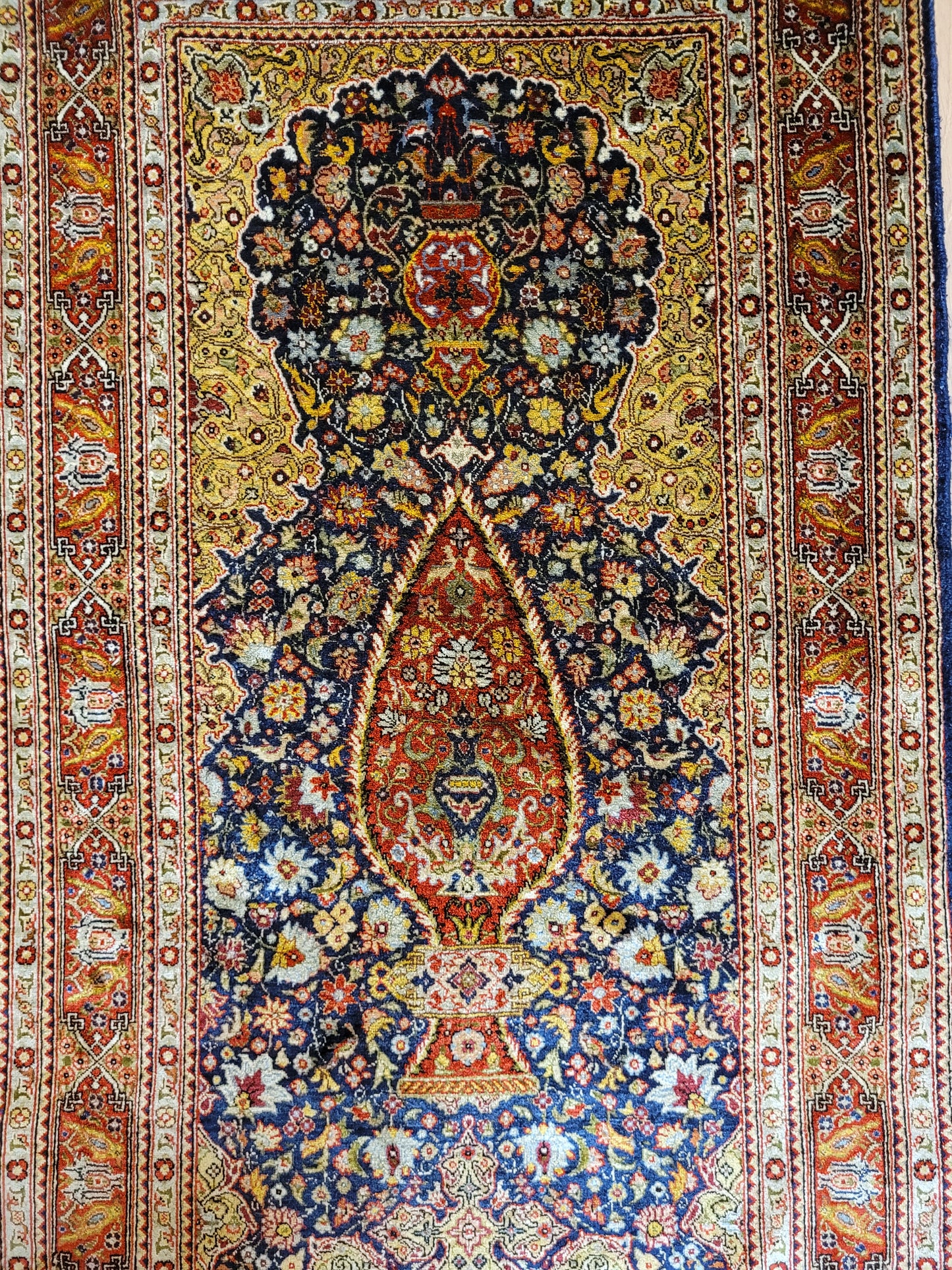 Hereke Teppich Seide auf Seide fein Vase mit Blumenmotiv