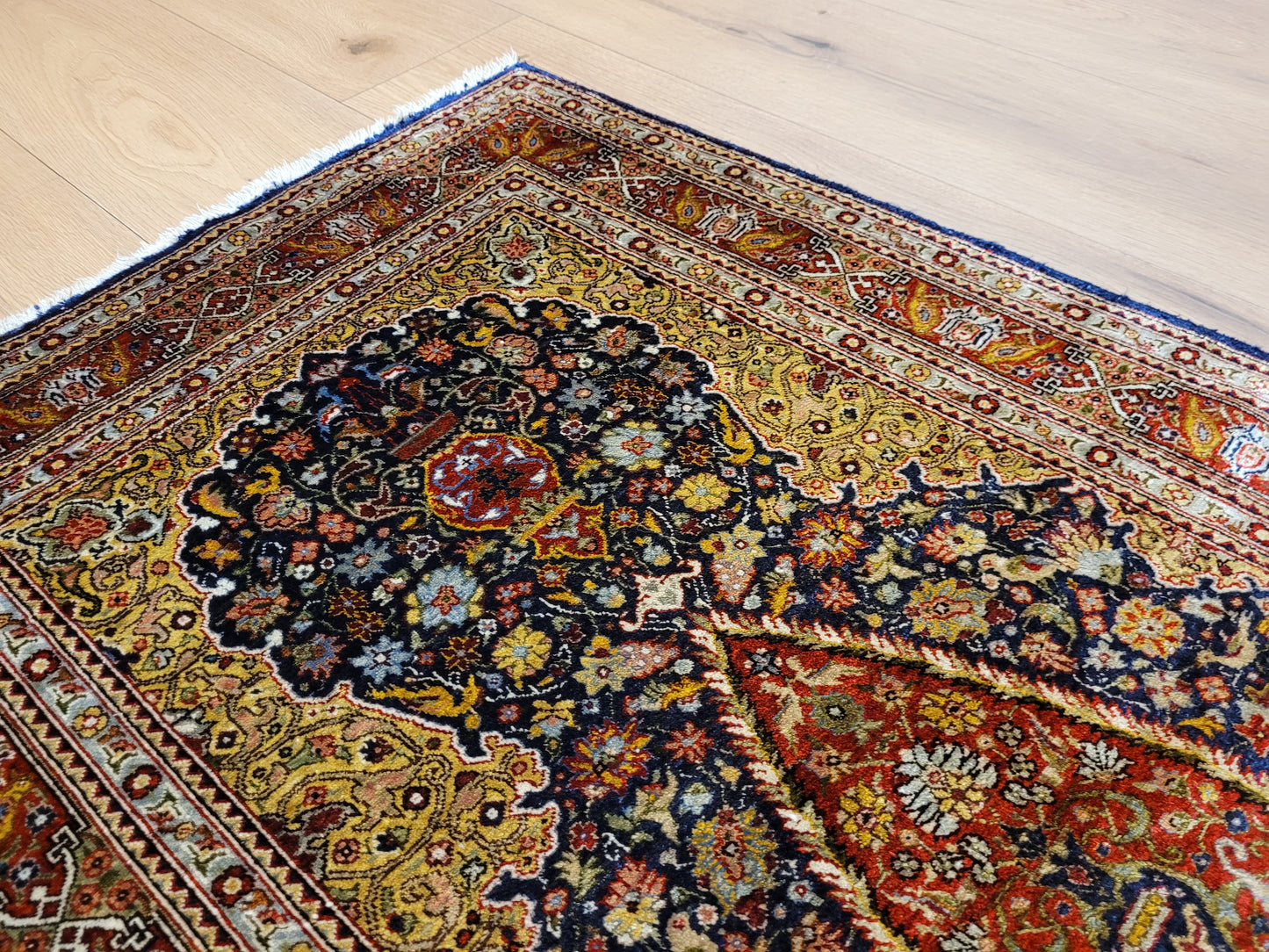 Hereke Teppich Seide auf Seide fein Vase mit Blumenmotiv