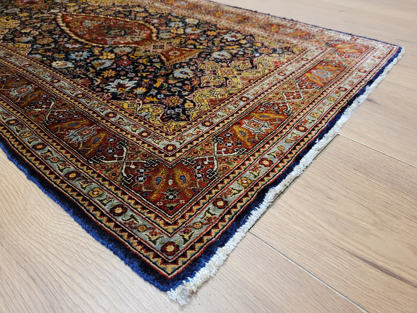 Hereke Teppich Seide auf Seide fein Vase mit Blumenmotiv