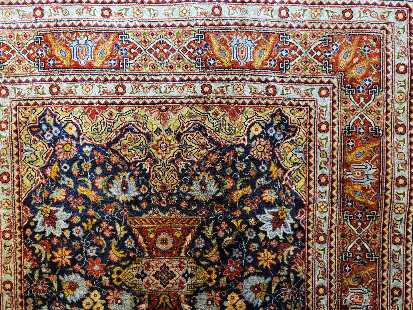 Hereke Teppich Seide auf Seide fein Vase mit Blumenmotiv