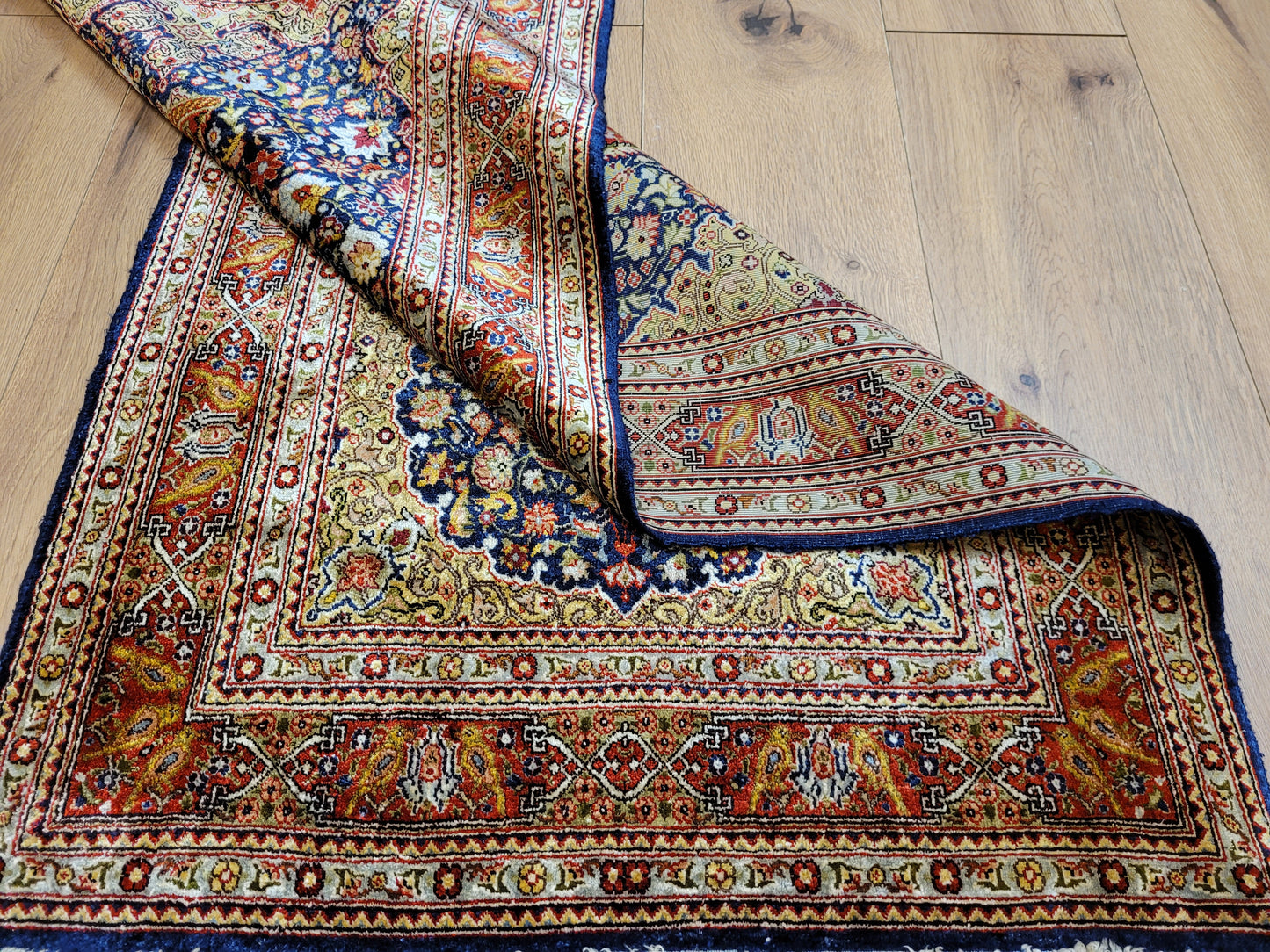 Hereke Teppich Seide auf Seide fein Vase mit Blumenmotiv