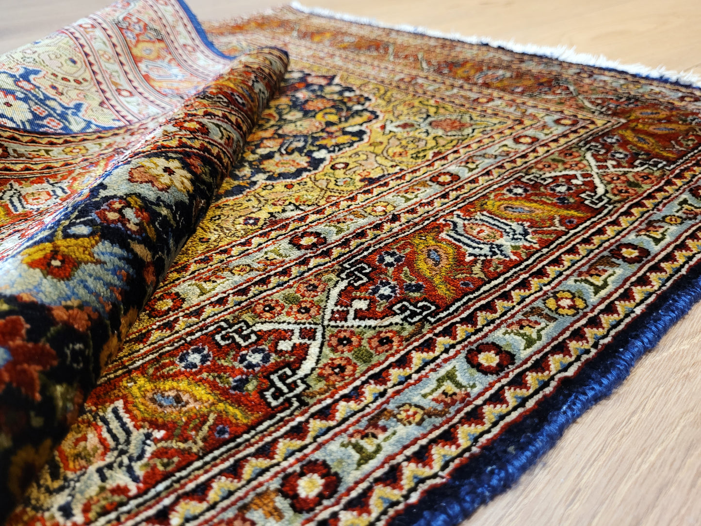 Hereke Teppich Seide auf Seide fein Vase mit Blumenmotiv