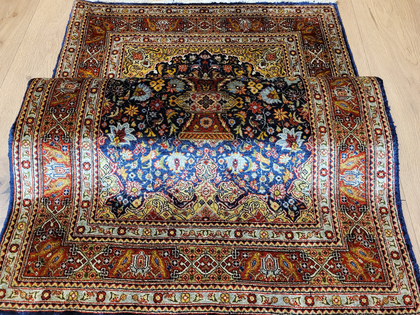 Hereke Teppich Seide auf Seide fein Vase mit Blumenmotiv