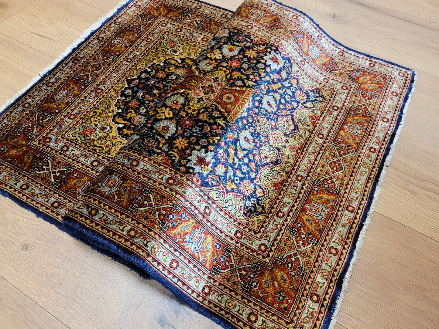 Hereke Teppich Seide auf Seide fein Vase mit Blumenmotiv