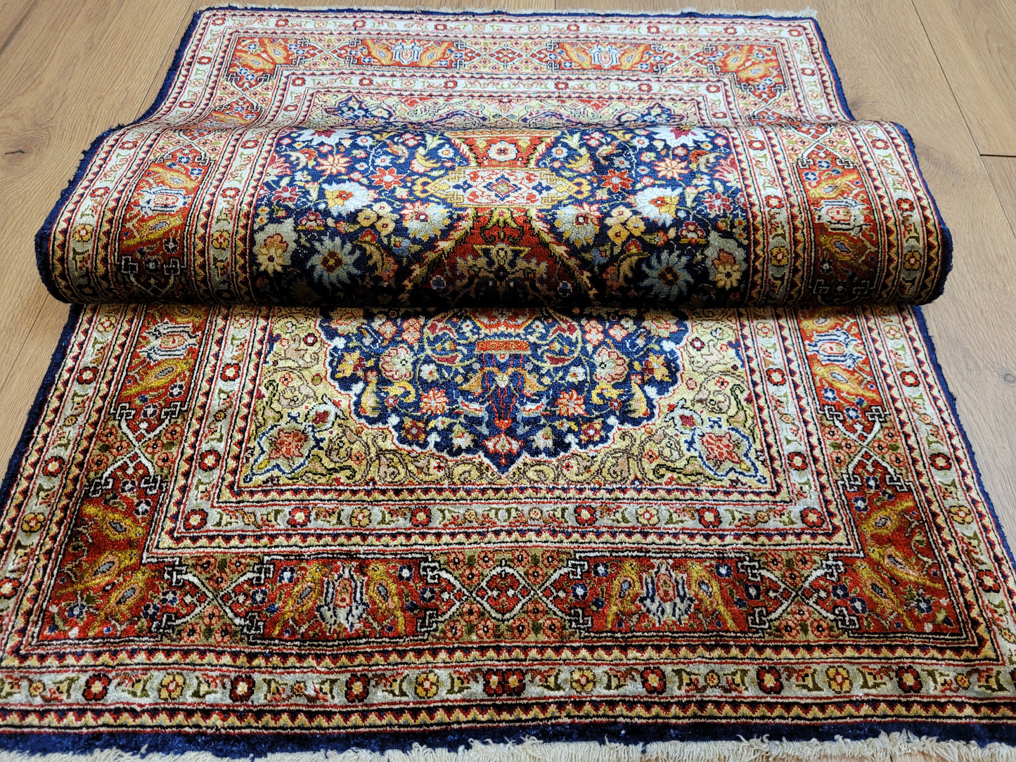 Hereke Teppich Seide auf Seide fein Vase mit Blumenmotiv