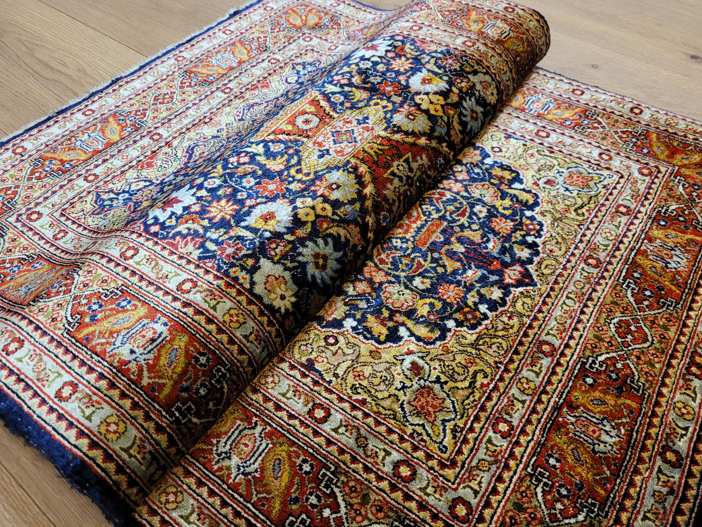 Hereke Teppich Seide auf Seide fein Vase mit Blumenmotiv