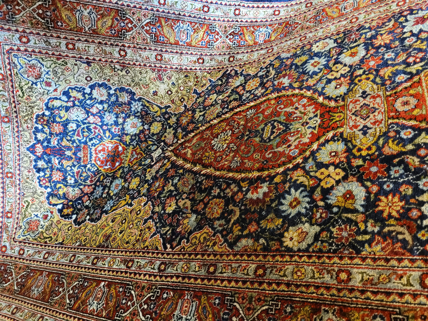 Hereke Teppich Seide auf Seide fein Vase mit Blumenmotiv