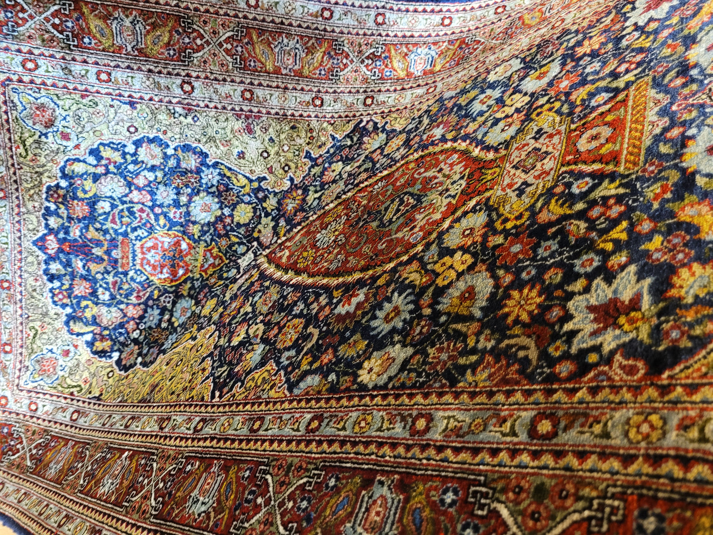 Hereke Teppich Seide auf Seide fein Vase mit Blumenmotiv