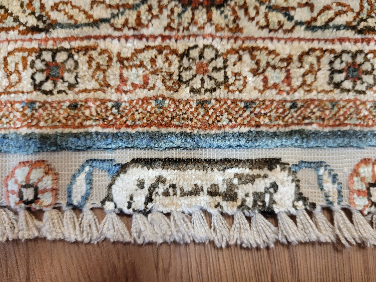 Hereke Teppich Seide auf Seide signiert fein Allover Blütenfeld