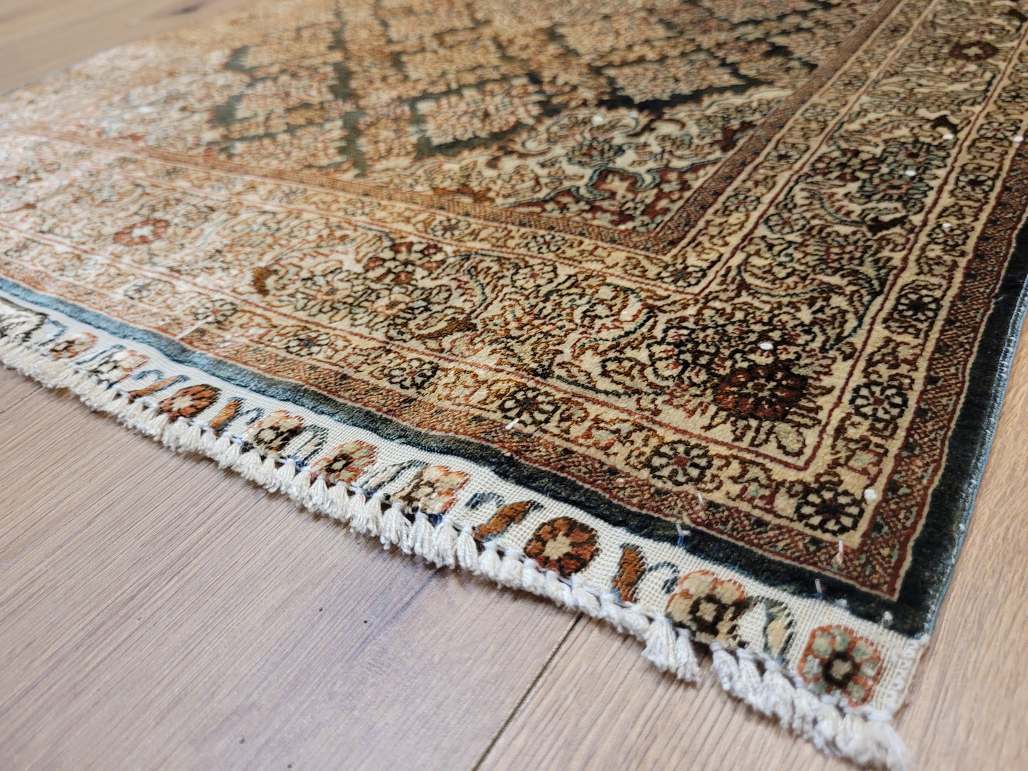 Hereke Teppich Seide auf Seide signiert fein Allover Blütenfeld