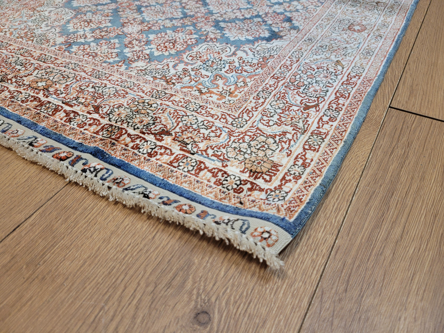 Hereke Teppich Seide auf Seide signiert fein Allover Blütenfeld