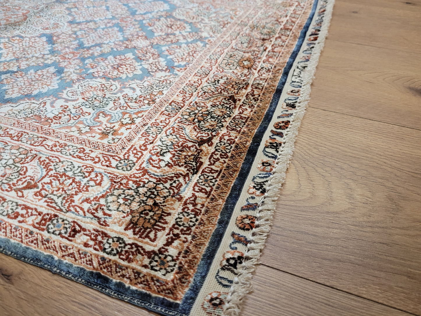 Hereke Teppich Seide auf Seide signiert fein Allover Blütenfeld