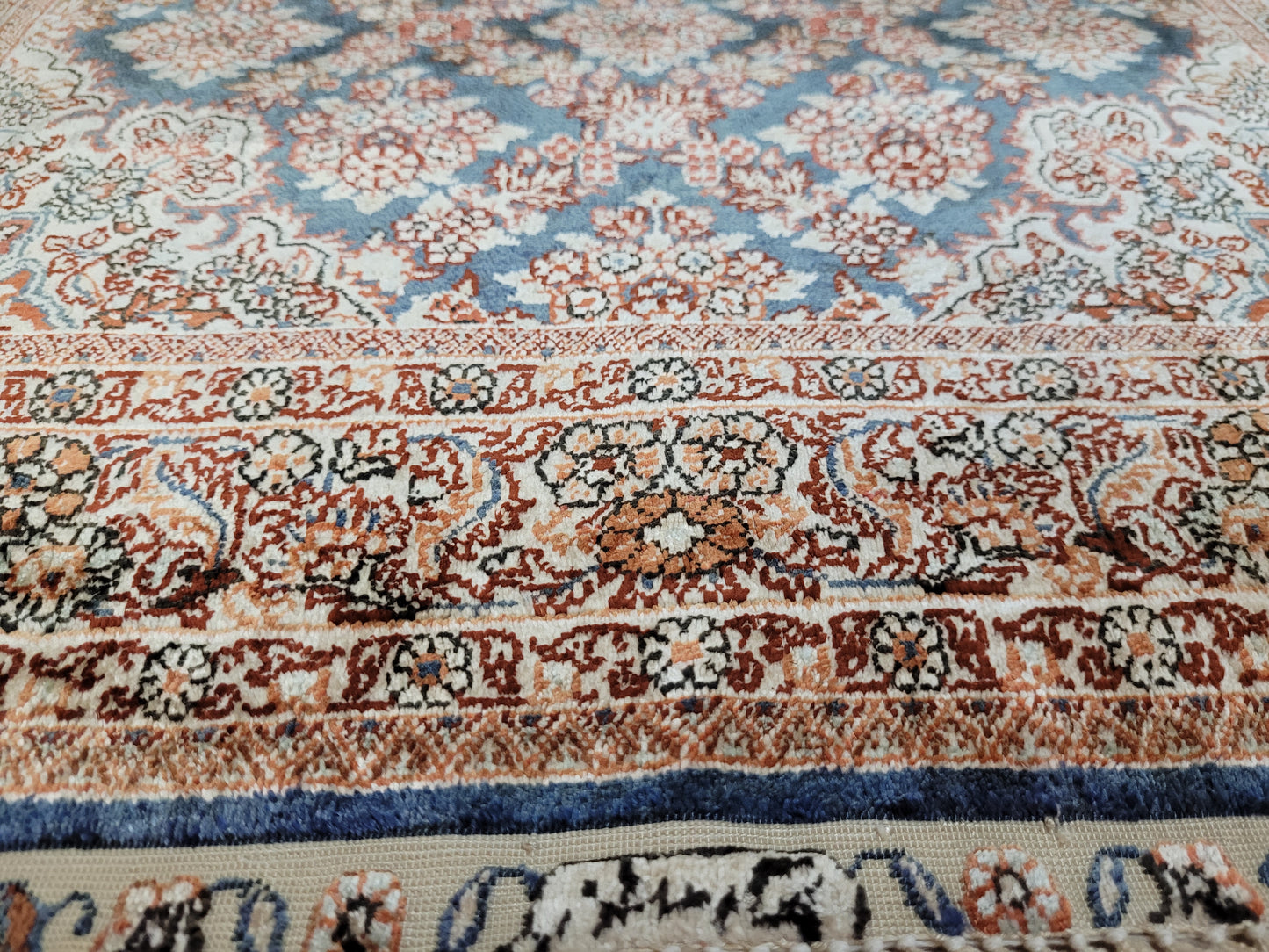 Hereke Teppich Seide auf Seide signiert fein Allover Blütenfeld