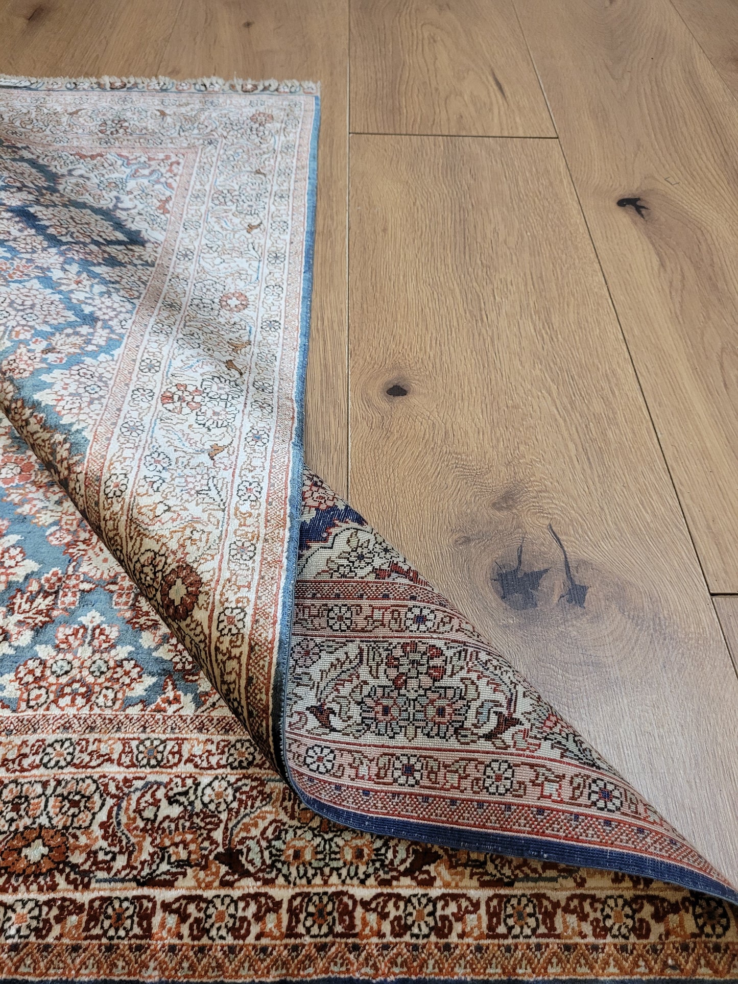 Hereke Teppich Seide auf Seide signiert fein Allover Blütenfeld