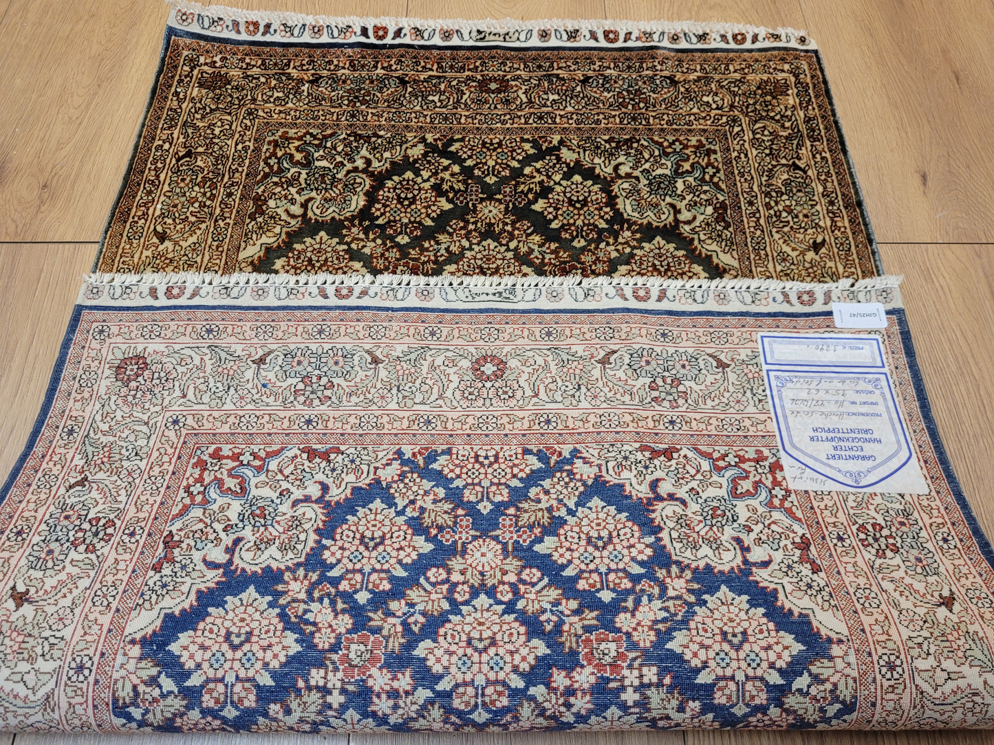 Hereke Teppich Seide auf Seide signiert fein Allover Blütenfeld