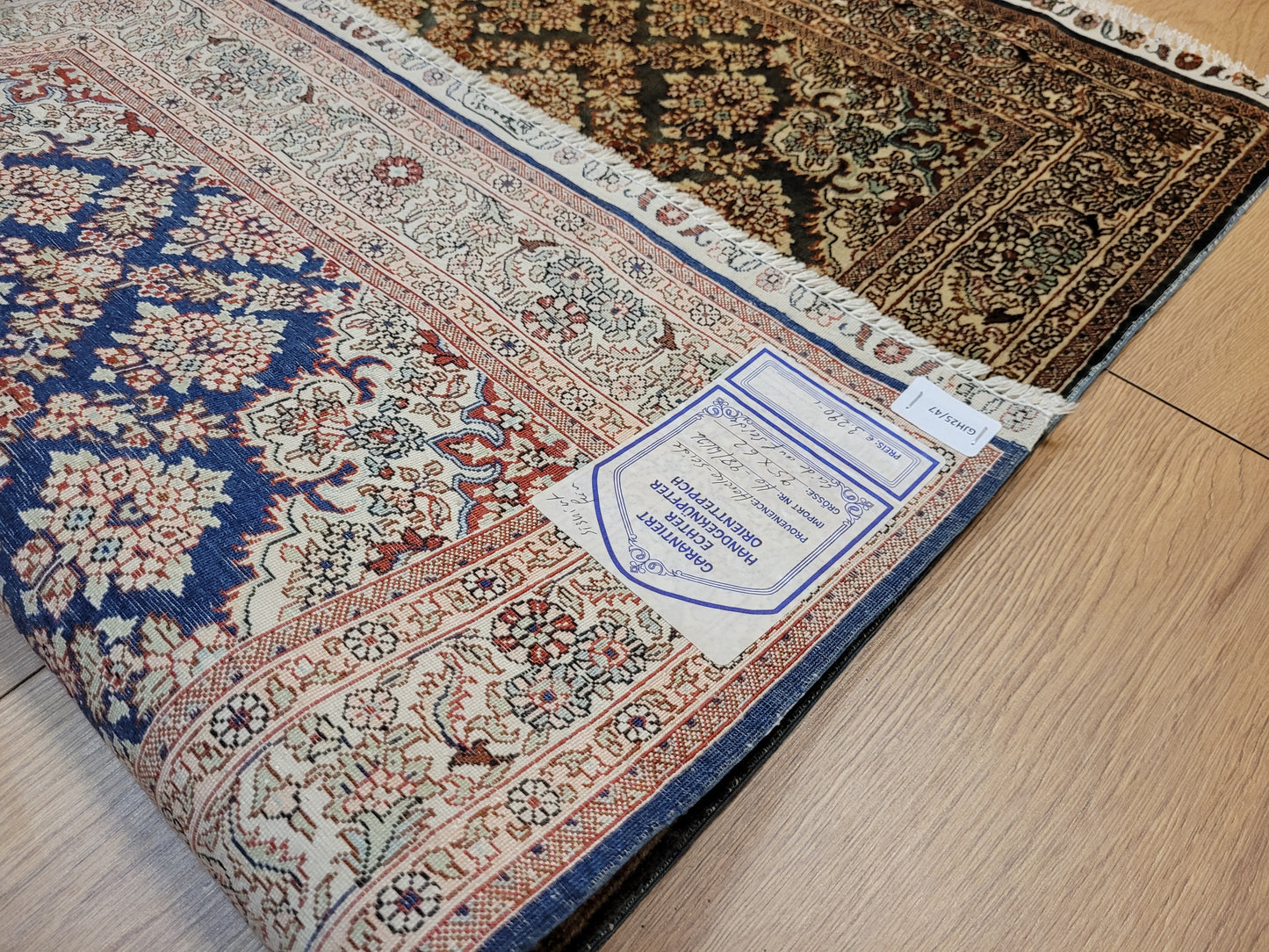 Hereke Teppich Seide auf Seide signiert fein Allover Blütenfeld