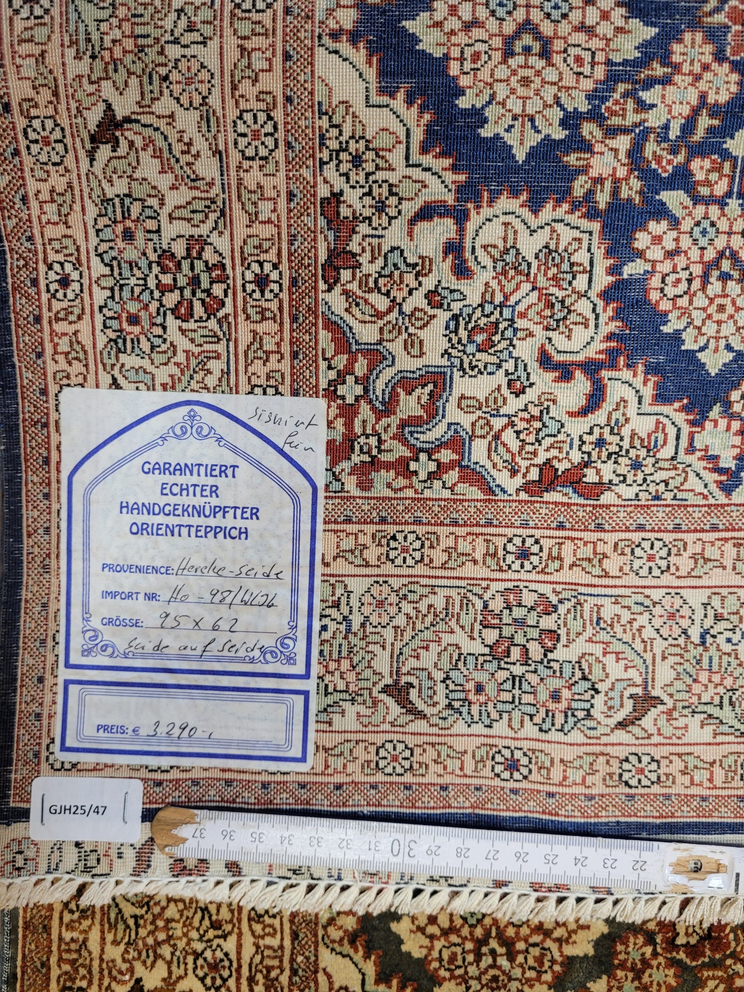 Hereke Teppich Seide auf Seide signiert fein Allover Blütenfeld