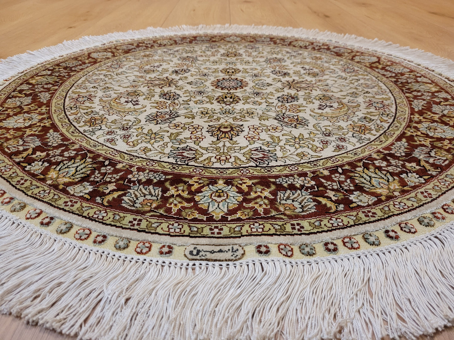 Hereke Teppich Seide auf Seide signiert rund florales Medaillon