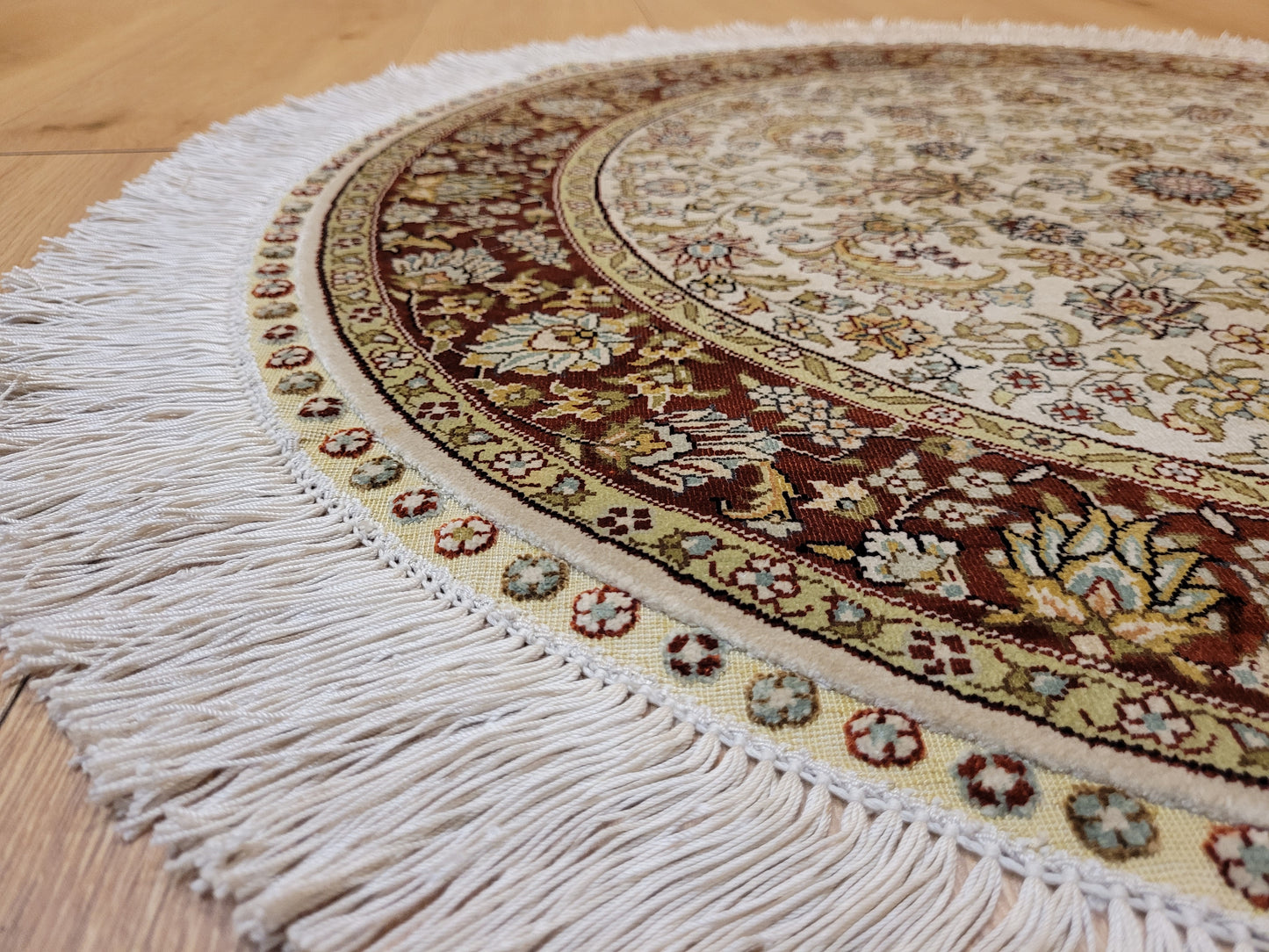 Hereke Teppich Seide auf Seide signiert rund florales Medaillon