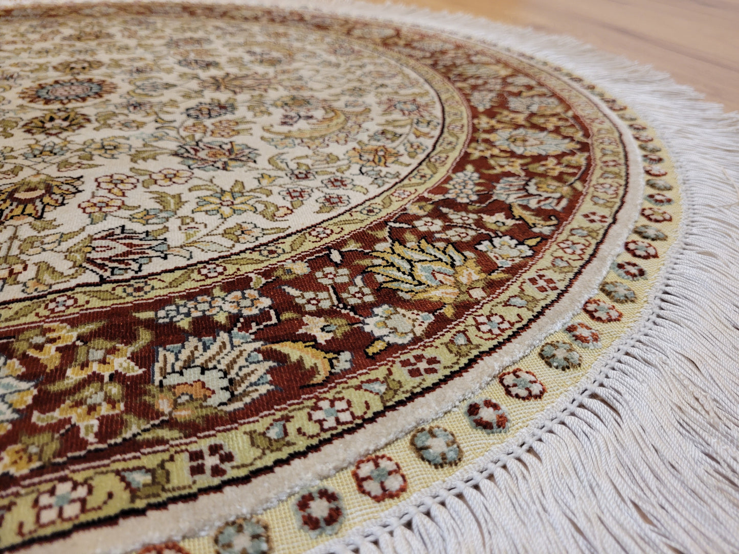 Hereke Teppich Seide auf Seide signiert rund florales Medaillon