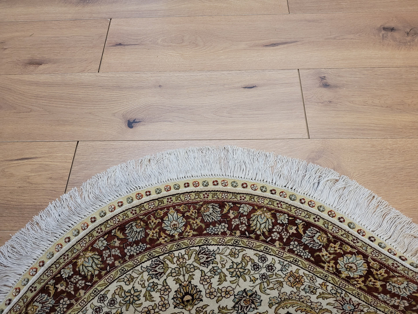 Hereke Teppich Seide auf Seide signiert rund florales Medaillon