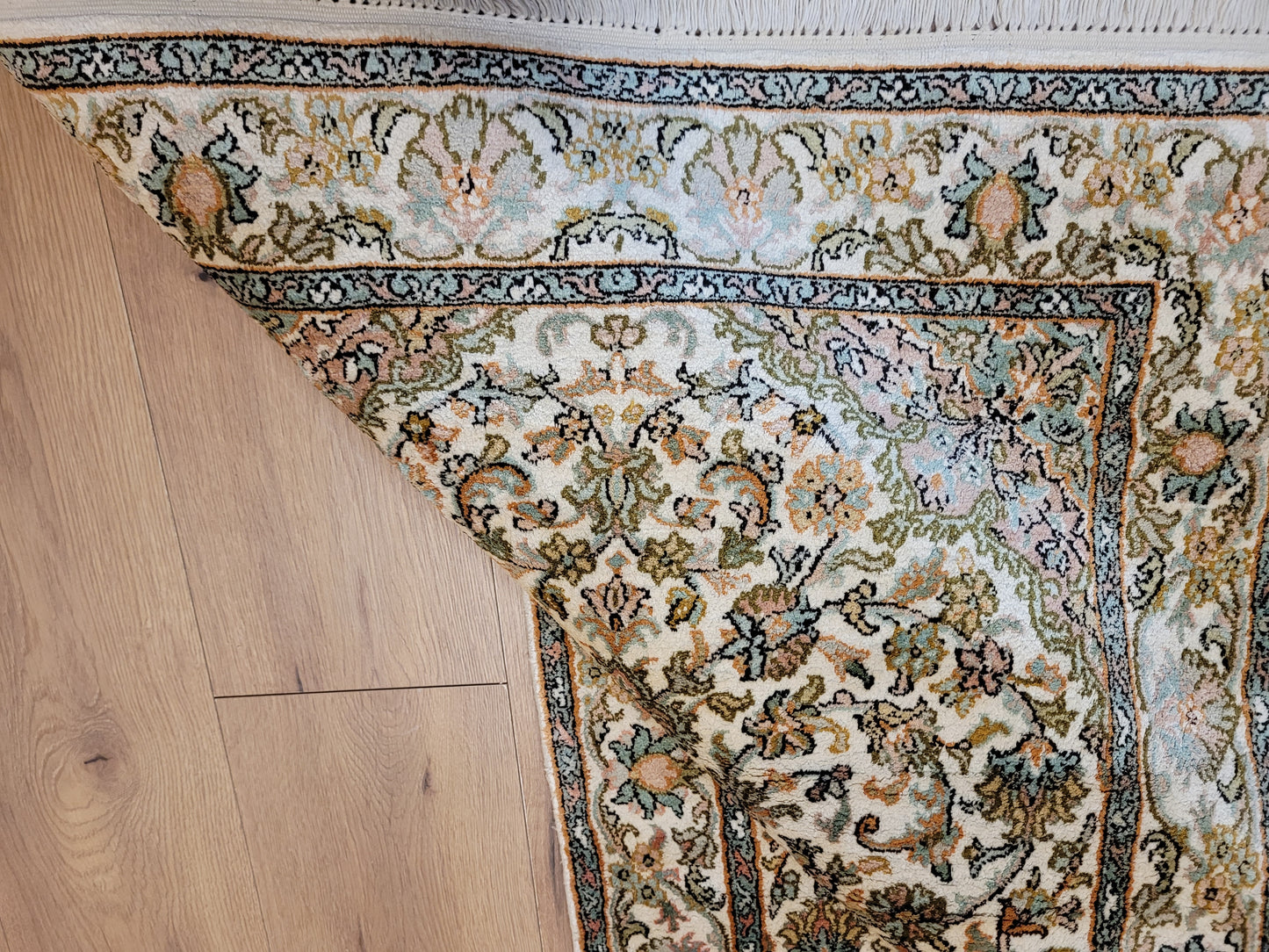 Kaschmir Teppich Seide fein florales Medaillon