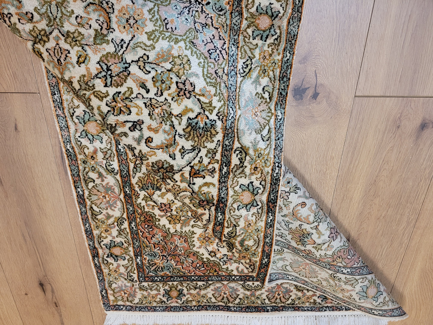 Kaschmir Teppich Seide fein florales Medaillon