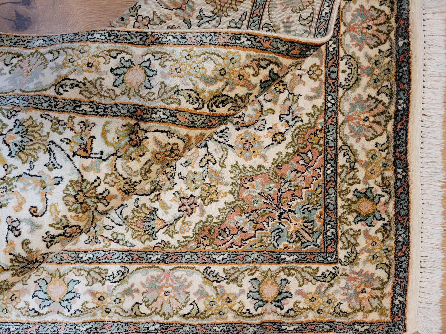 Kaschmir Teppich Seide fein florales Medaillon