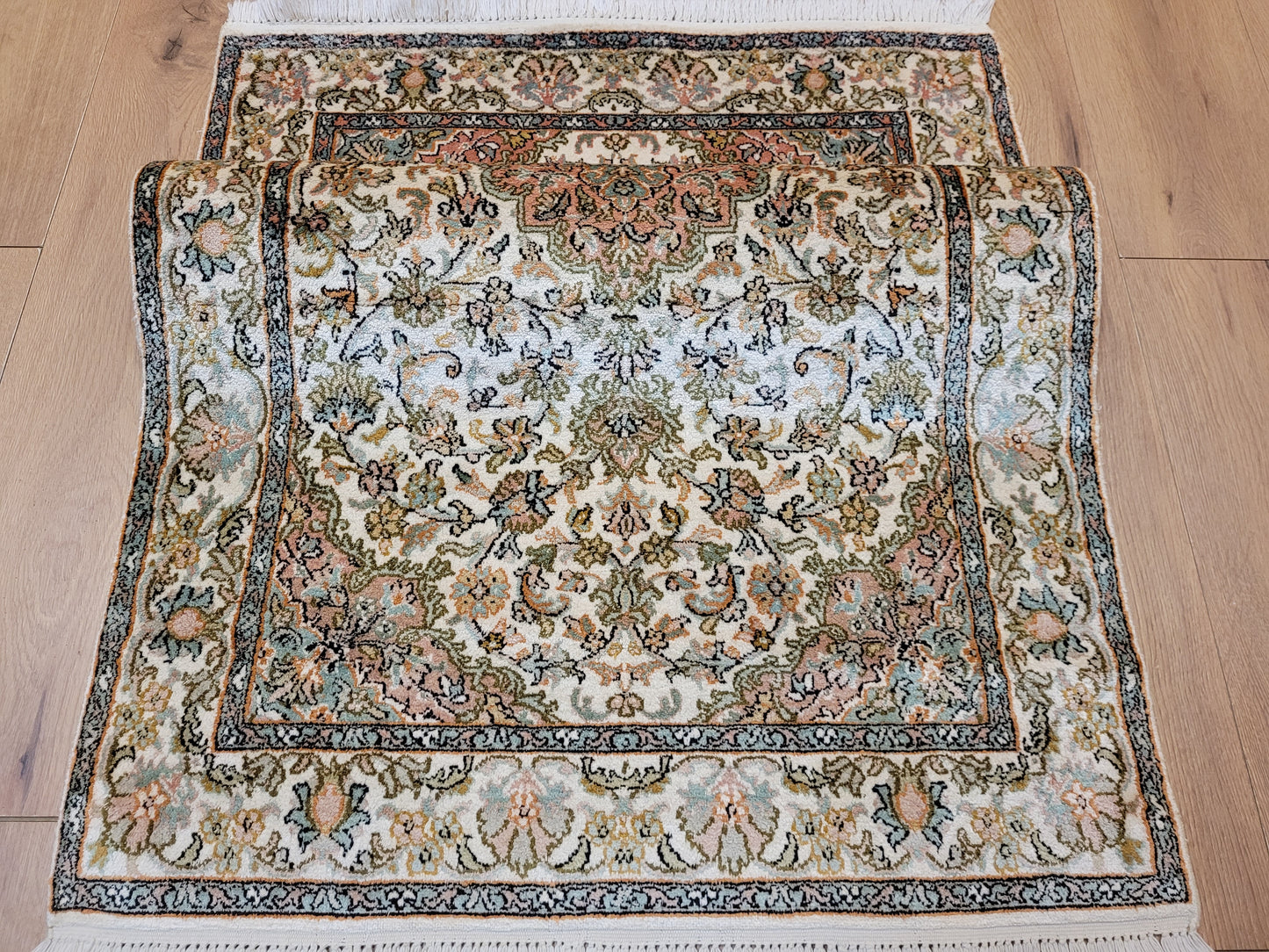 Kaschmir Teppich Seide fein florales Medaillon