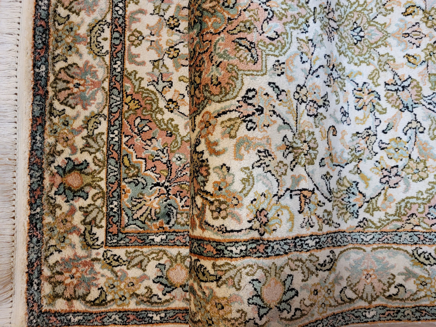 Kaschmir Teppich Seide fein florales Medaillon