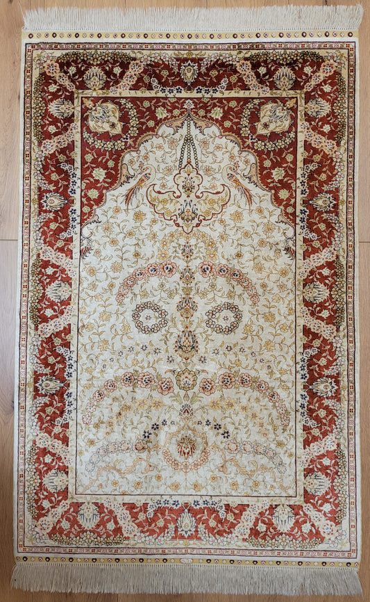 Hereke Teppich Seide auf Seide signiert fein Paradiesvogel Motiv