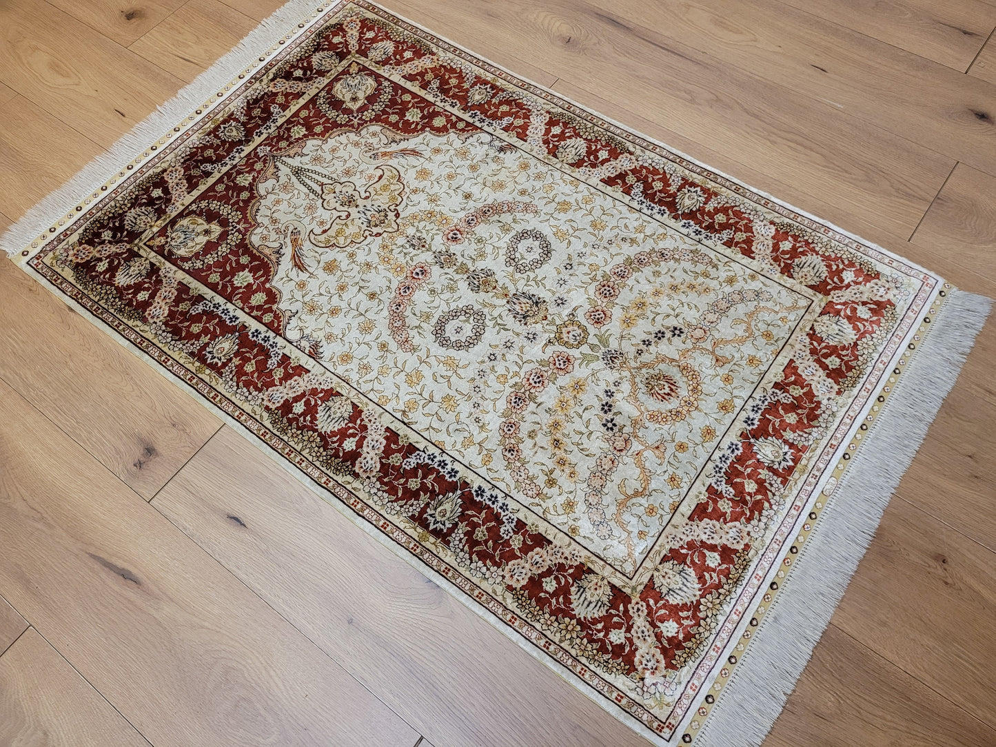 Hereke Teppich Seide auf Seide signiert fein Paradiesvogel Motiv