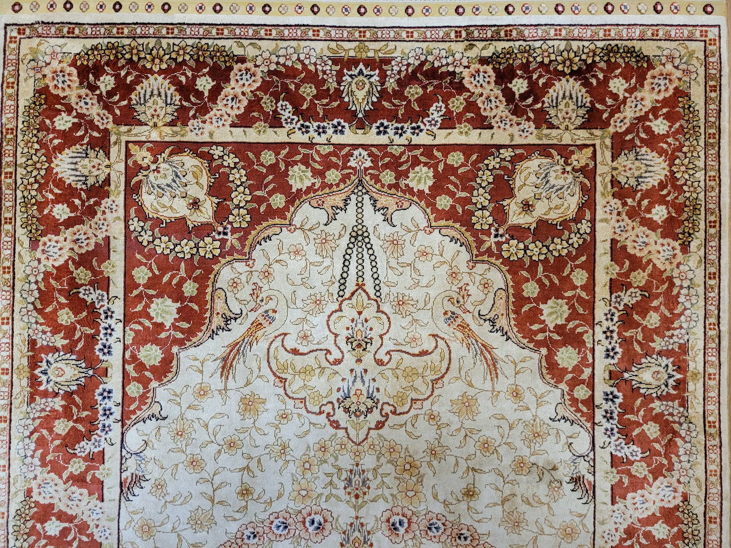 Hereke Teppich Seide auf Seide signiert fein Paradiesvogel Motiv