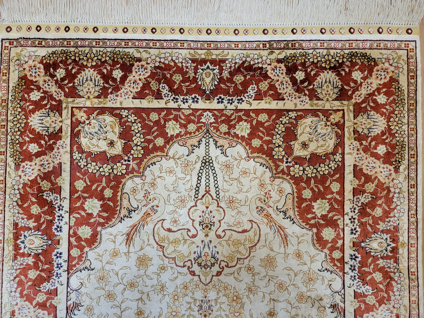 Hereke Teppich Seide auf Seide signiert fein Paradiesvogel Motiv