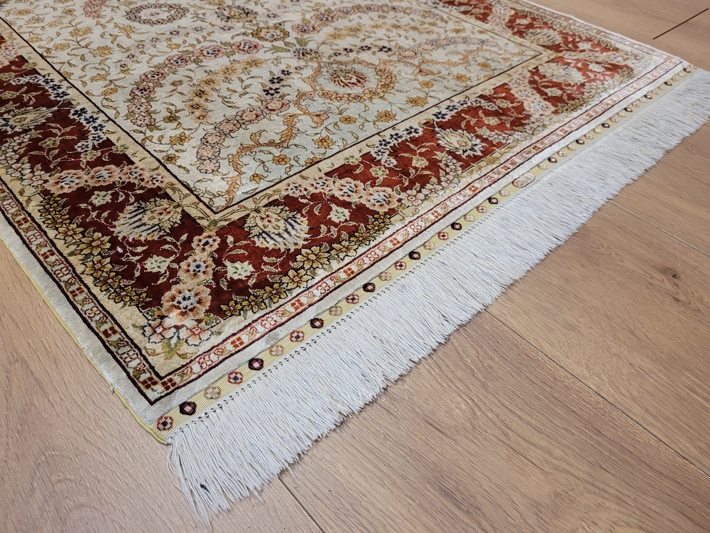 Hereke Teppich Seide auf Seide signiert fein Paradiesvogel Motiv