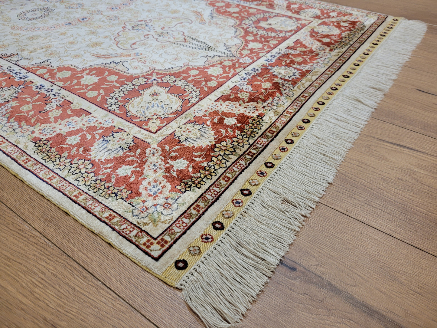 Hereke Teppich Seide auf Seide signiert fein Paradiesvogel Motiv