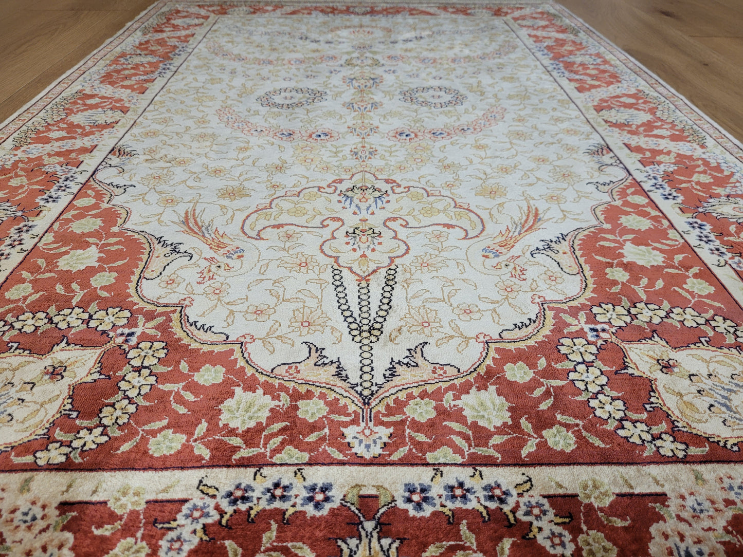 Hereke Teppich Seide auf Seide signiert fein Paradiesvogel Motiv