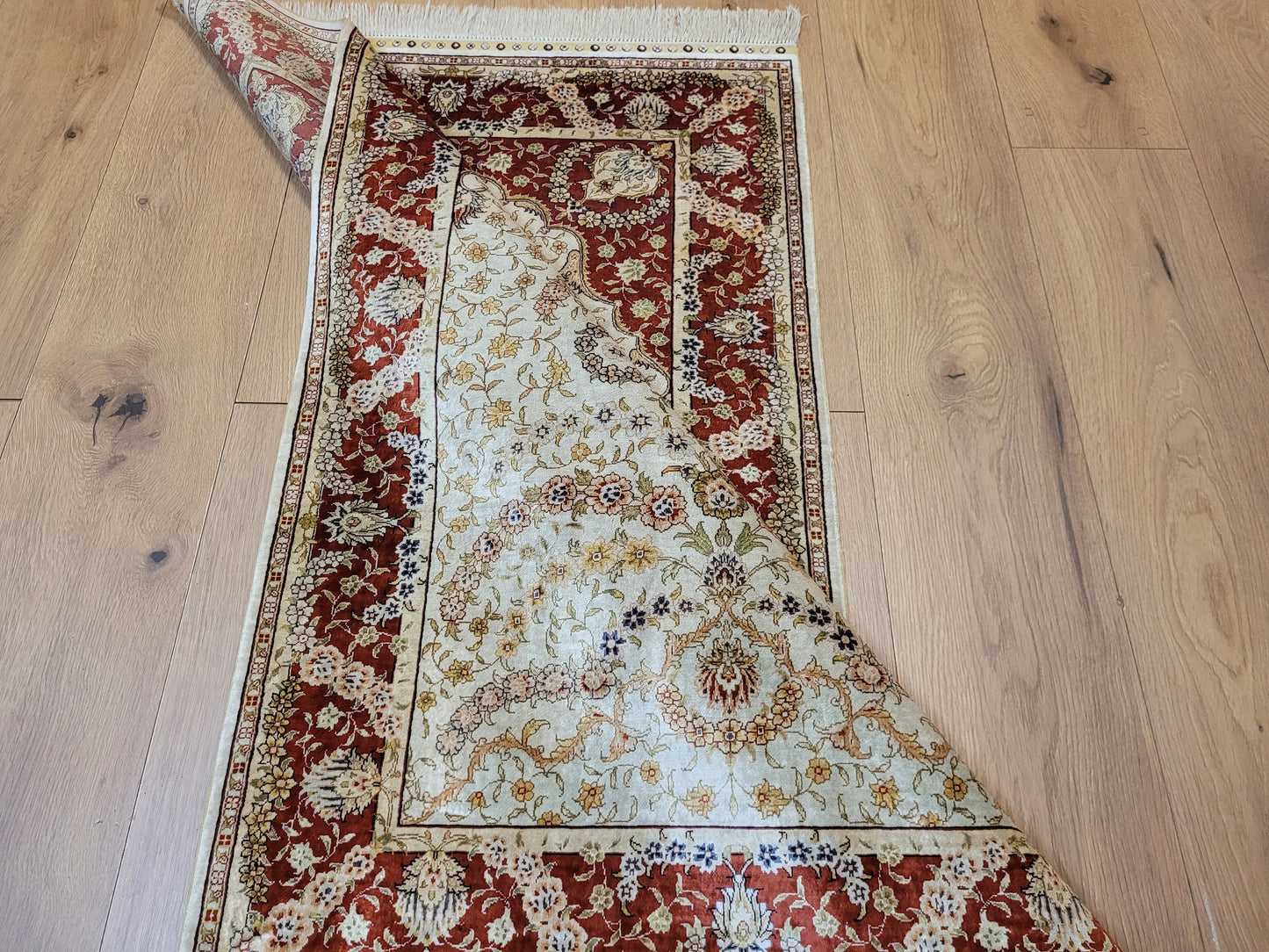 Hereke Teppich Seide auf Seide signiert fein Paradiesvogel Motiv