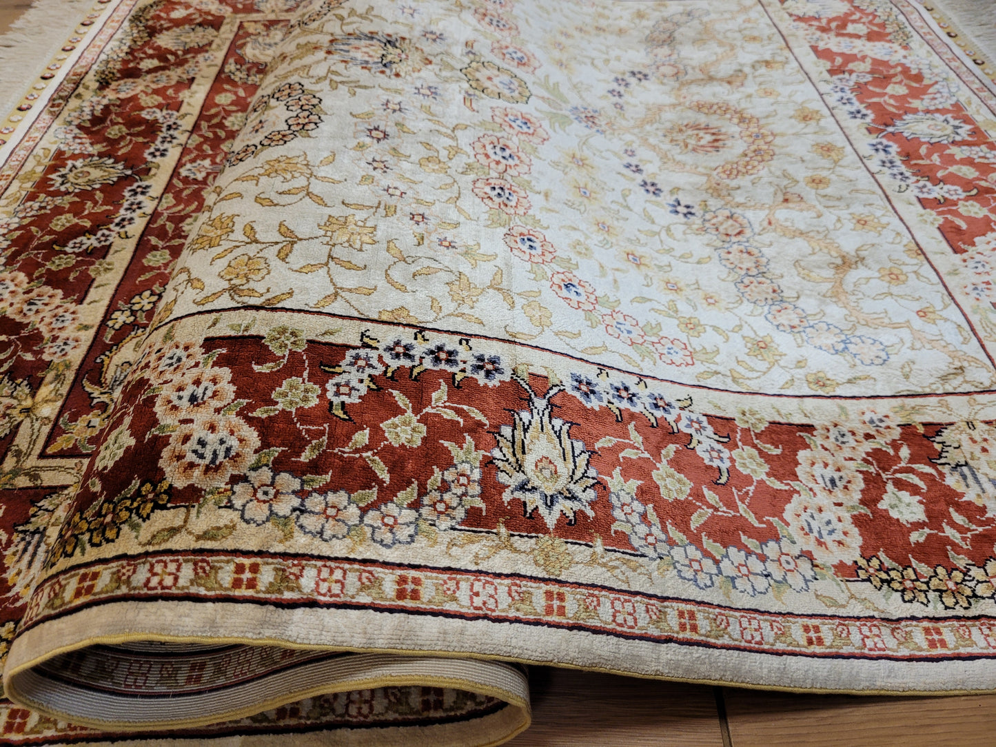 Hereke Teppich Seide auf Seide signiert fein Paradiesvogel Motiv