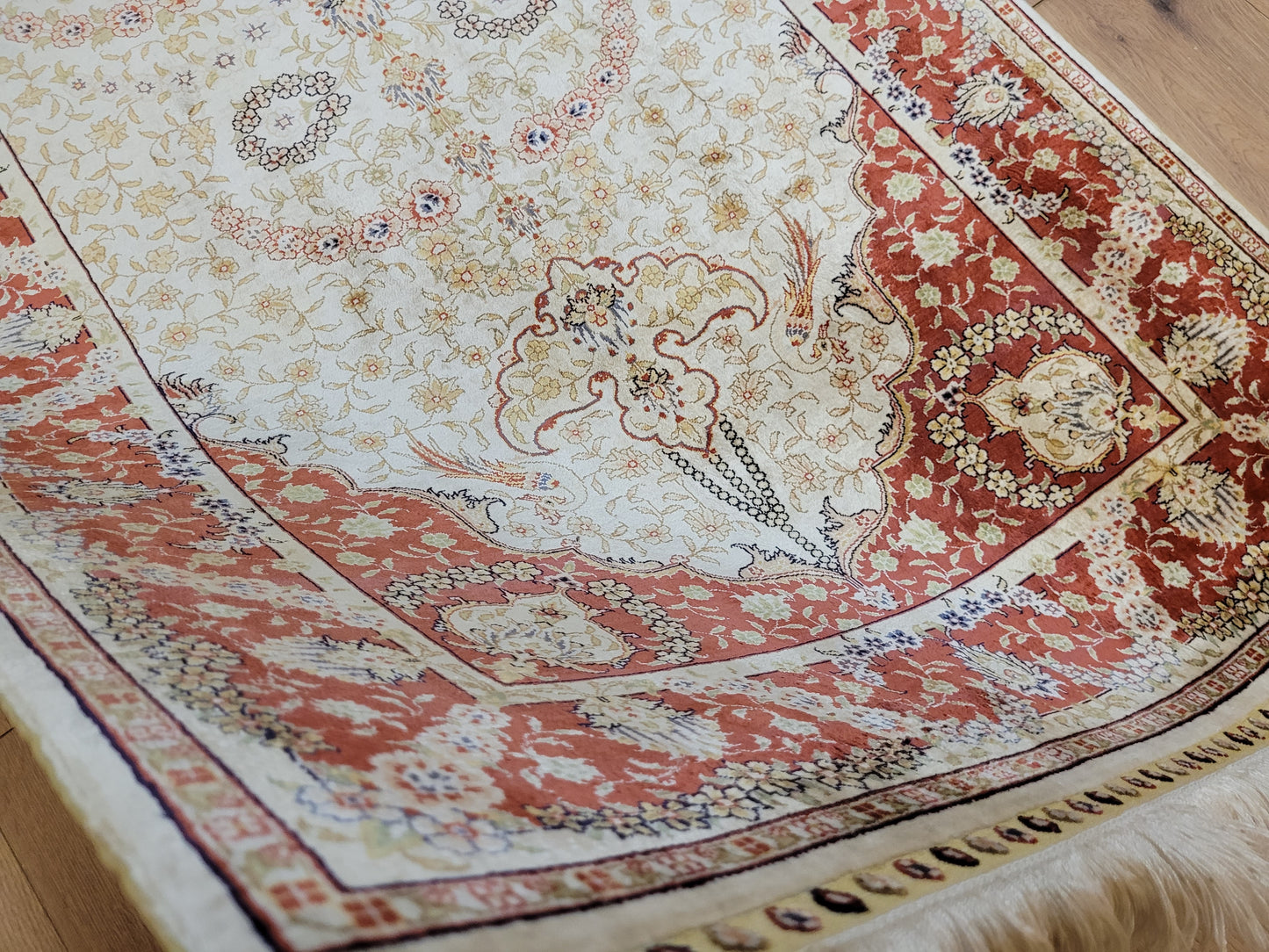 Hereke Teppich Seide auf Seide signiert fein Paradiesvogel Motiv