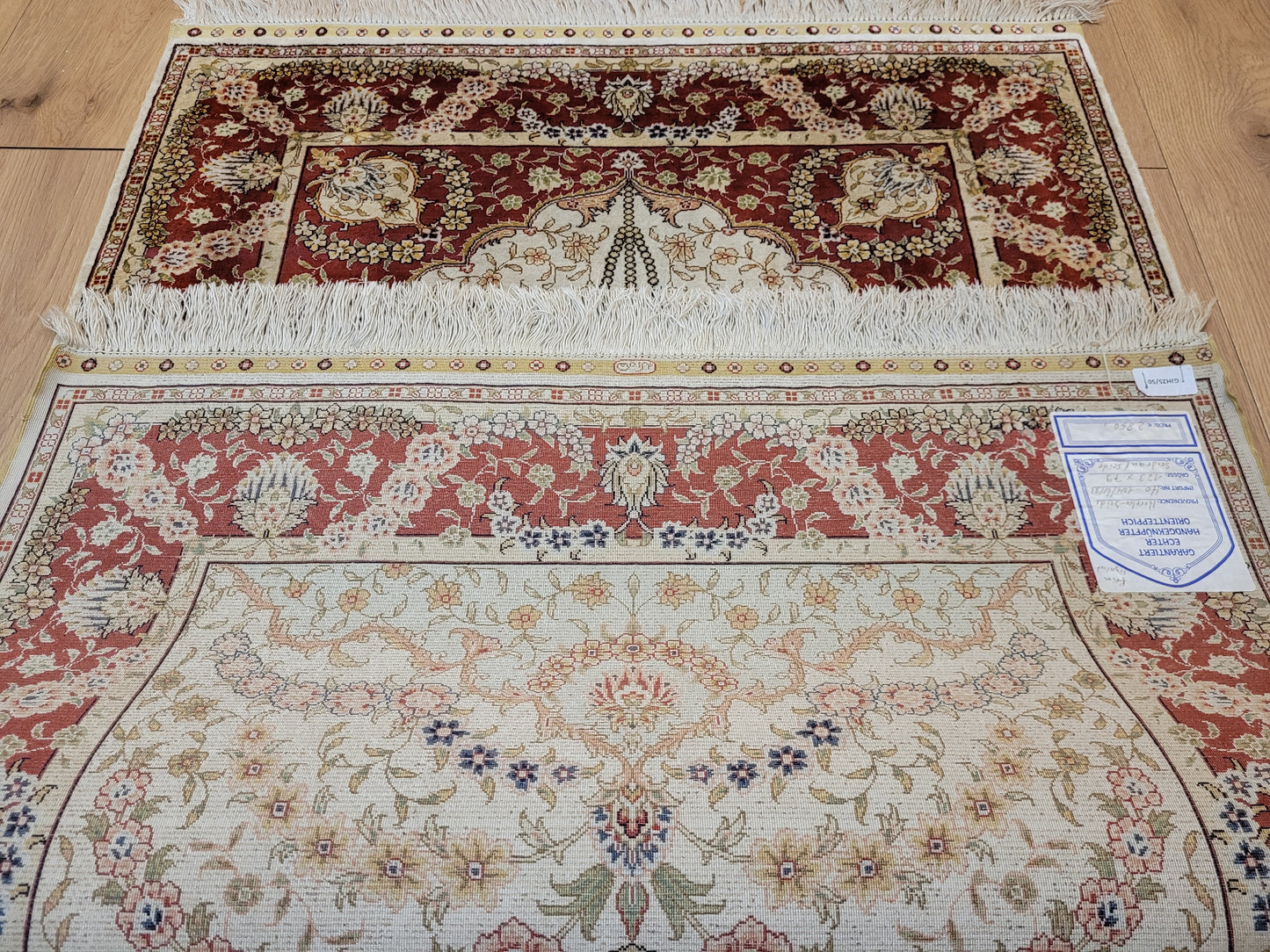 Hereke Teppich Seide auf Seide signiert fein Paradiesvogel Motiv