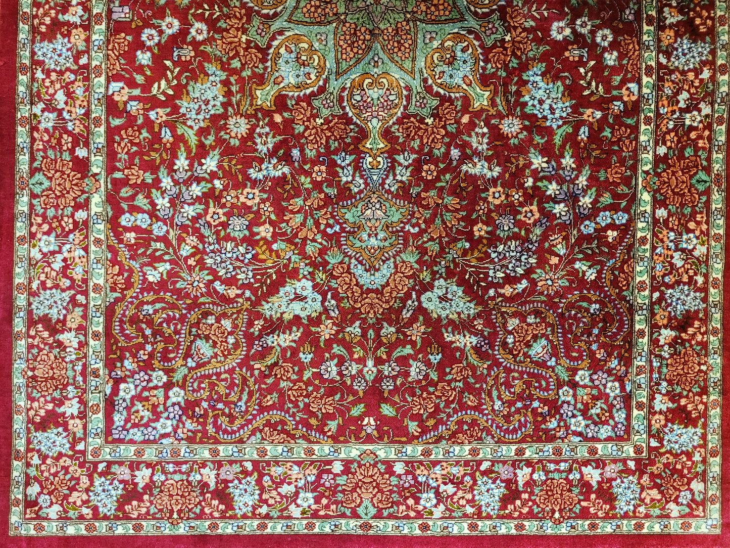 Ghom Teppich Seide auf Seide signiert fein rotes Medaillon