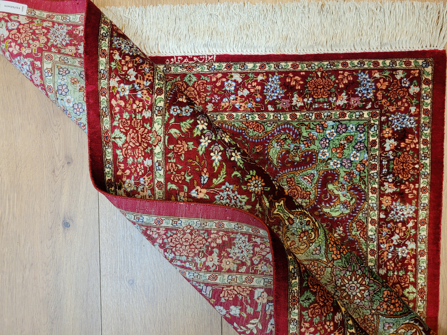 Ghom Teppich Seide auf Seide signiert fein rotes Medaillon