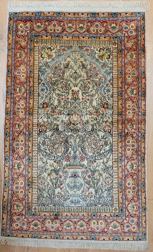 Ghom Teppich Seide auf Seide fein Vase mit Blumenornamenten